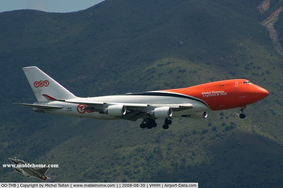 OO-THB, 2007 Boeing 747-4HAERF C/N 35234, Colorful TNT approaching runway 25L