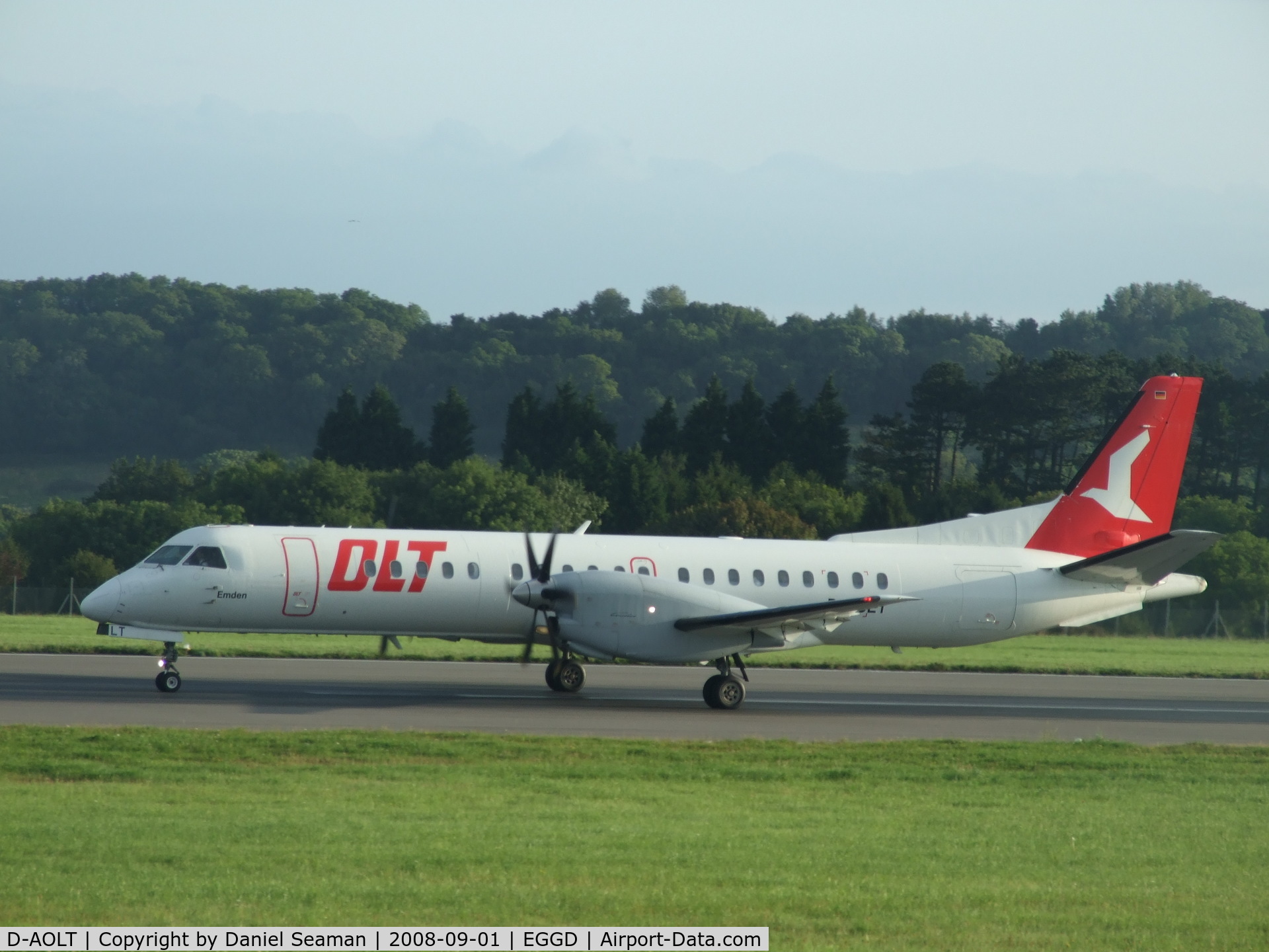 D-AOLT, 1996 Saab 2000 C/N 2000-037, an early morning start