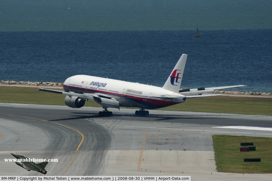 9M-MRP, 2002 Boeing 777-2H6/ER C/N 28421, Malaysia Airlines touching down on runway 25R