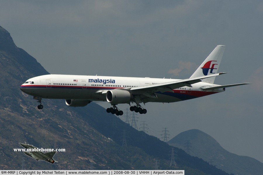 9M-MRP, 2002 Boeing 777-2H6/ER C/N 28421, Malaysia Airlines approaching runway 25R
