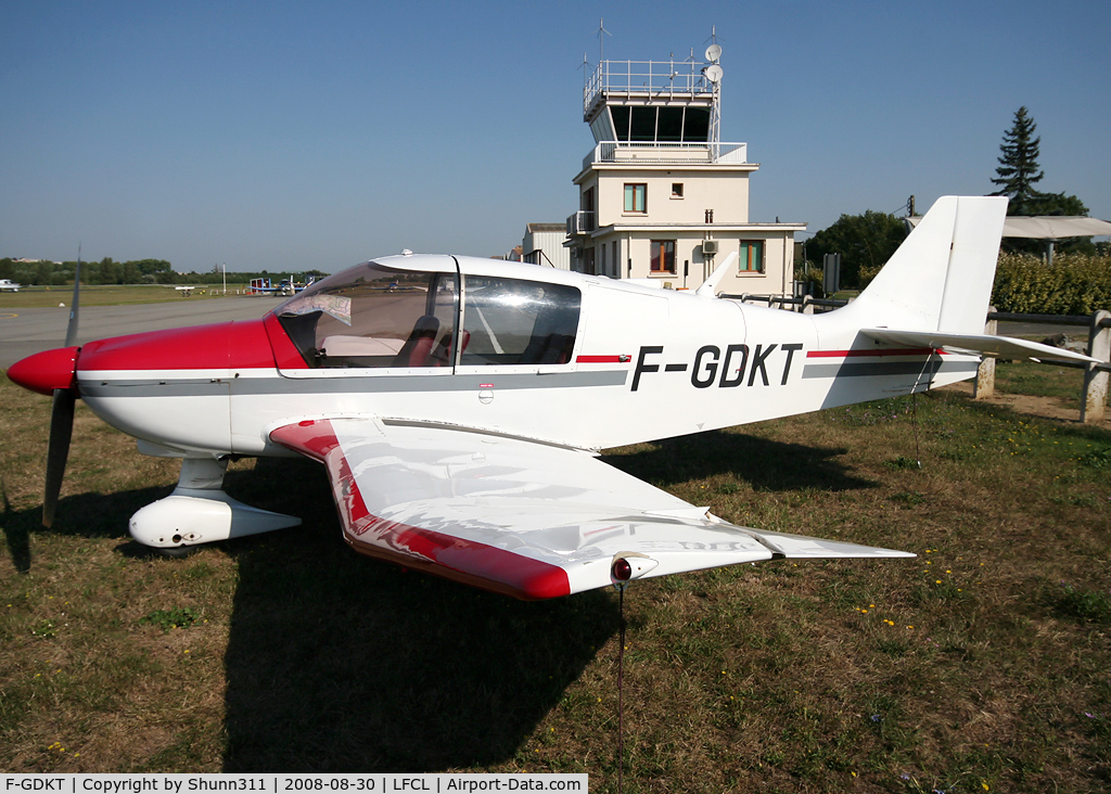 F-GDKT, Robin DR-400-180 Regent Regent C/N 1624, Parked here for a show...