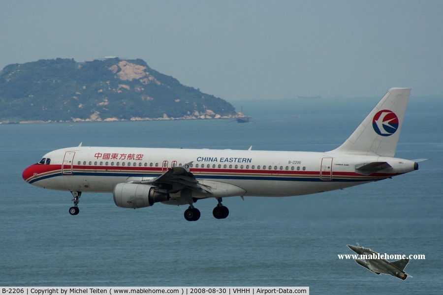 B-2206, 1999 Airbus A320-214 C/N 986, China Eastern Airlines approaching runway 25R