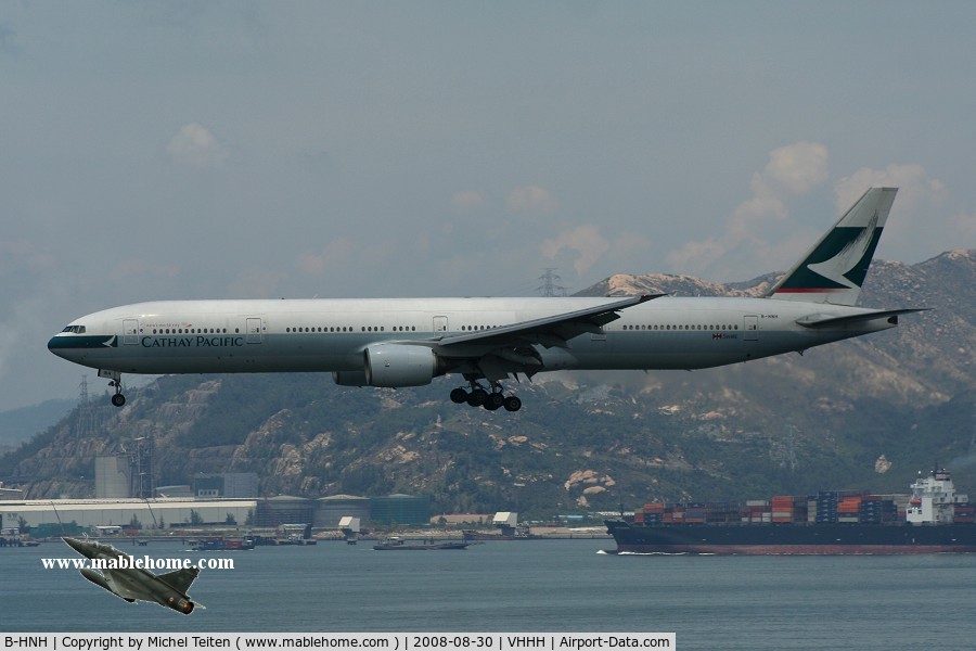 B-HNH, 1998 Boeing 777-367 C/N 27504, Cathay Pacific approaching runway 25R
