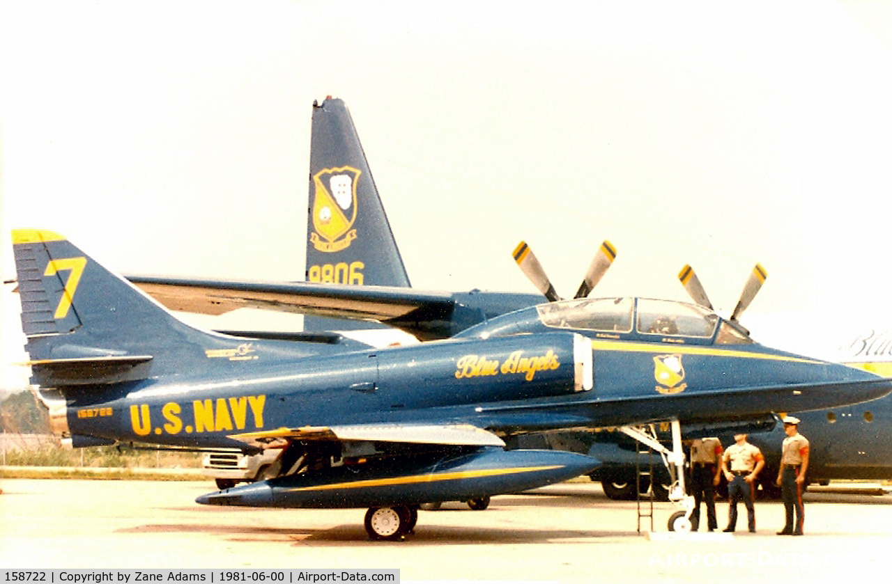 158722, Douglas TA-4J Skyhawk C/N 14343, USN Blue Angels #7 at the former Dallas Naval Air Station