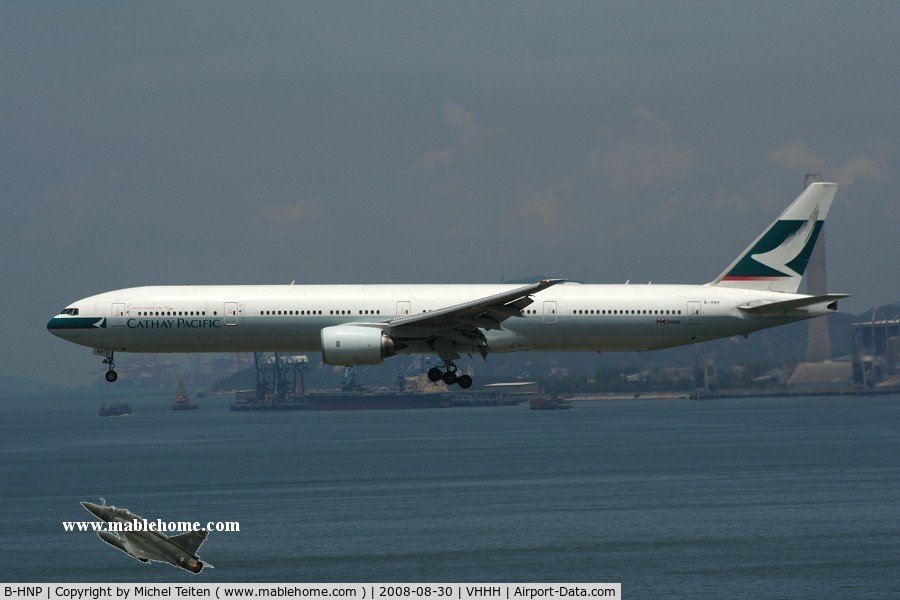 B-HNP, 2005 Boeing 777-367 C/N 34243, Cathay Pacific approaching runway 25R
