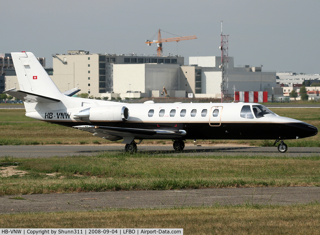HB-VNW, 1998 Cessna 560 Citation Ultra C/N 560-0457, Rolling to the General Aviation area...