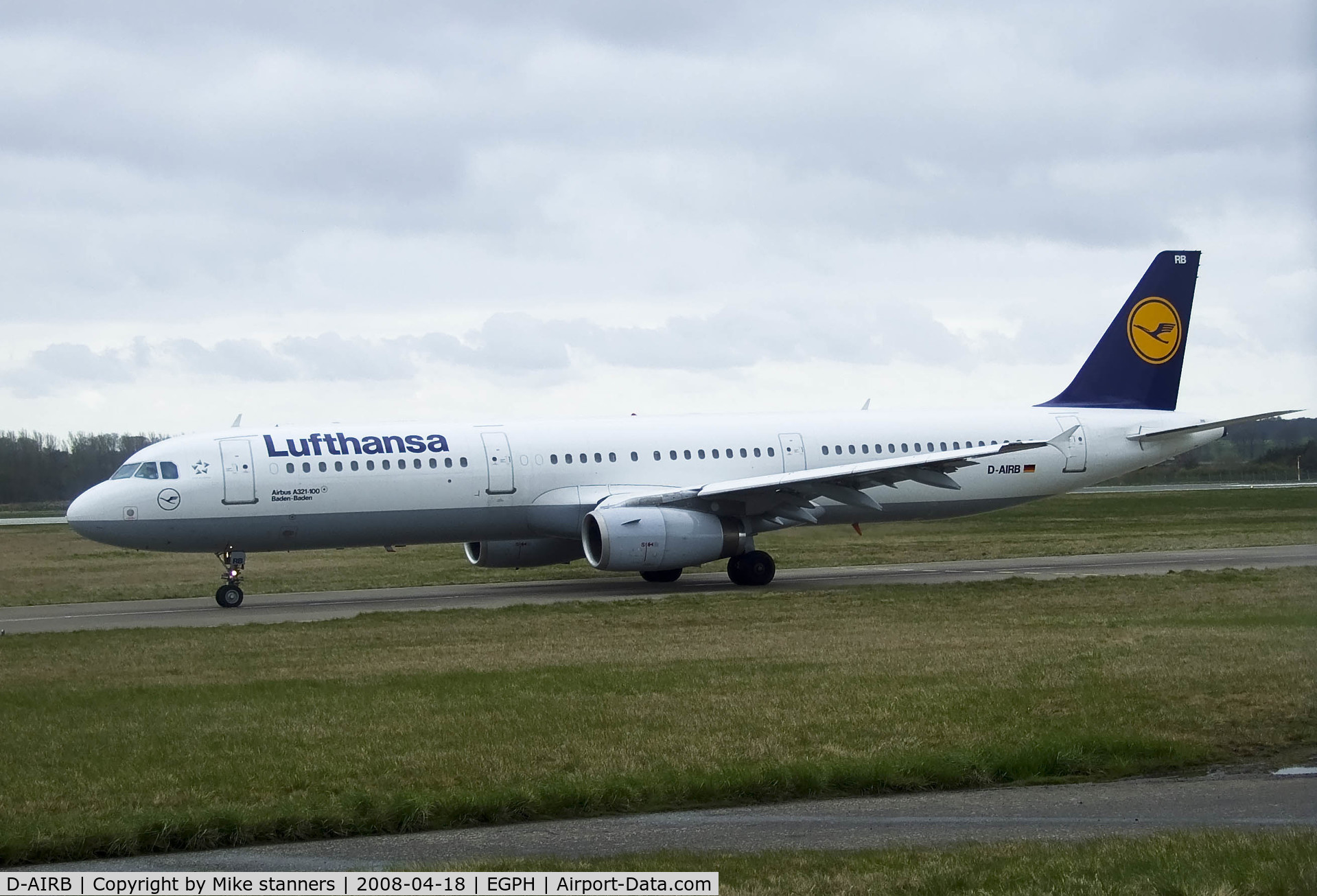D-AIRB, 1993 Airbus A321-131 C/N 0468, Lufthansa A321 Taxiing to rwy06 at Edinburgh airport