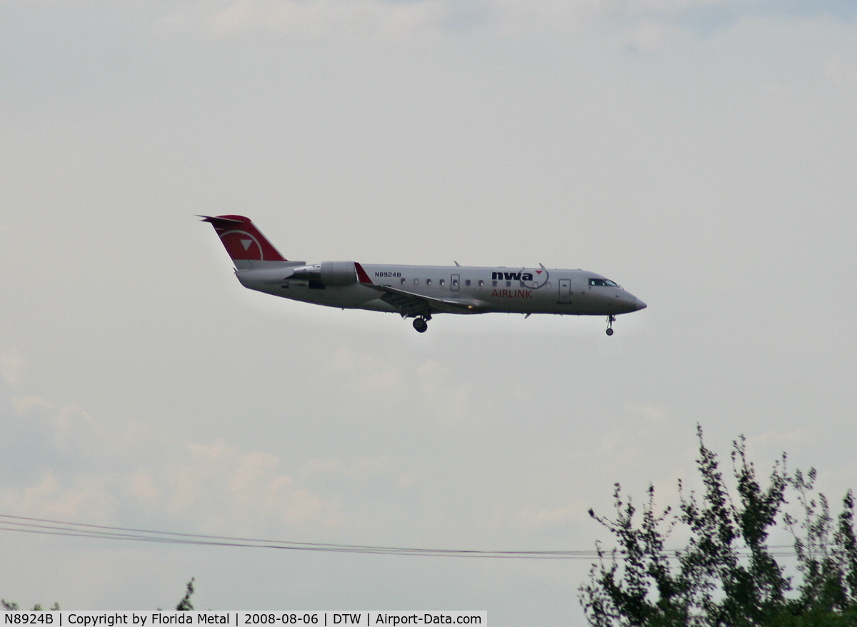 N8924B, 2004 Bombardier CRJ-200 (CL-600-2B19) C/N 7924, Pinnacle CRJ-200