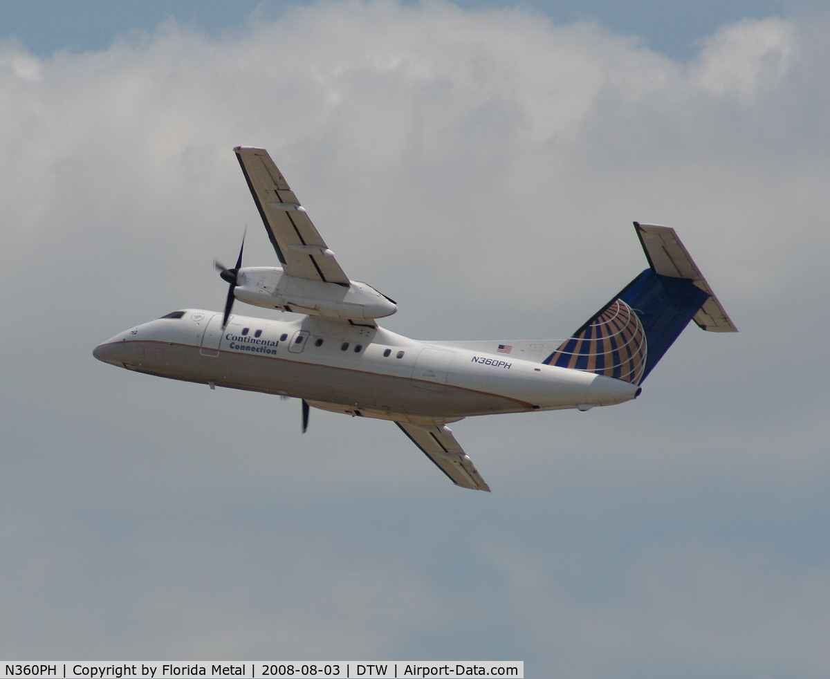 N360PH, 1998 Bombardier DHC-8-202 Dash 8 C/N 515, Continental Connection Dash 8 departing to CLE