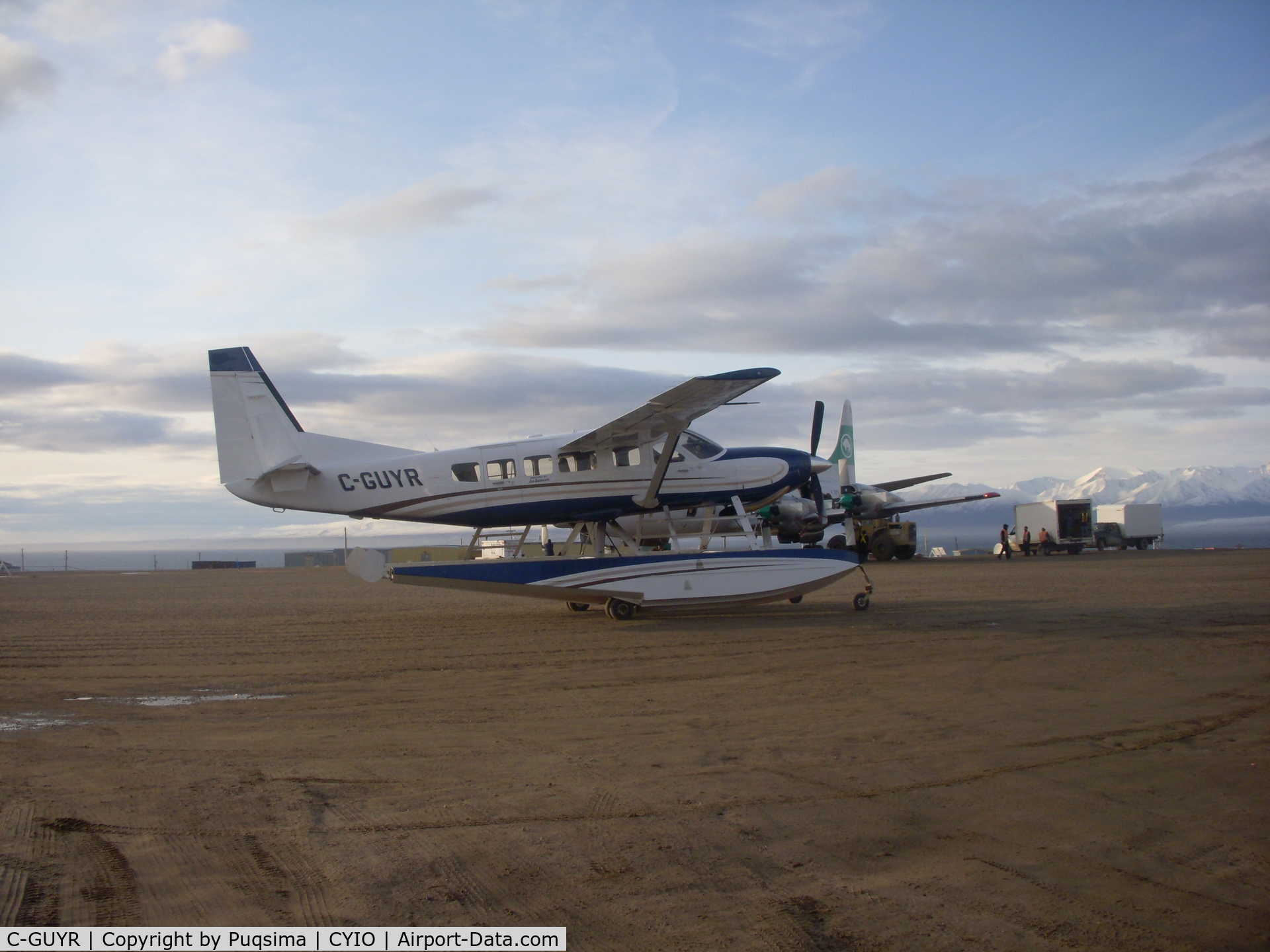 C-GUYR, 1985 Cessna 208 Caravan I C/N 20800031, Pond Inlet Nunavut, Amphibian set up.