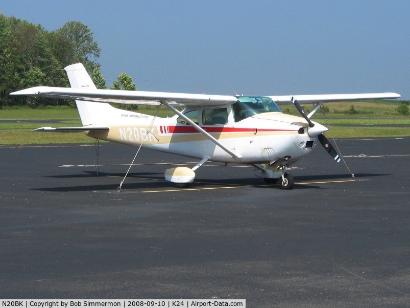 N20BK, 1978 Cessna 182Q Skylane C/N 18266347, On the ramp at Jamestown, Kentucky