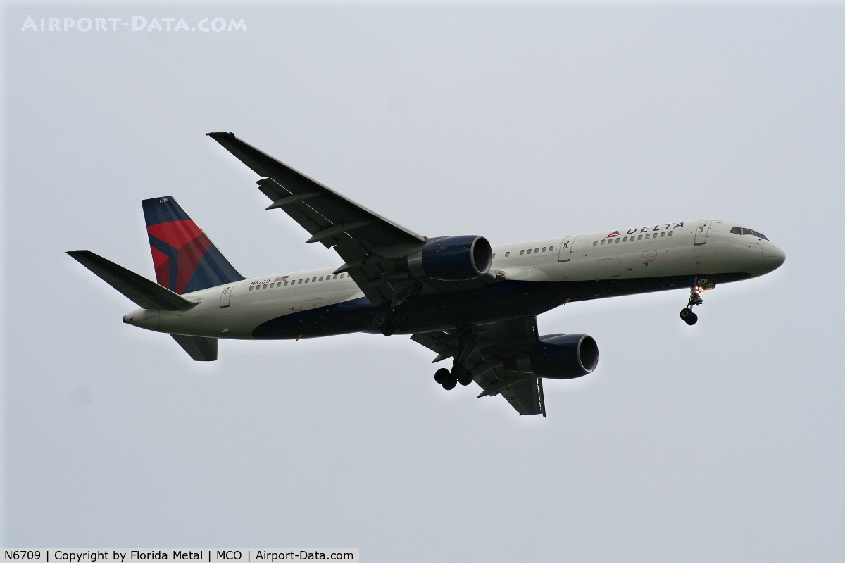 N6709, 2000 Boeing 757-232 C/N 30481, Delta 757-200