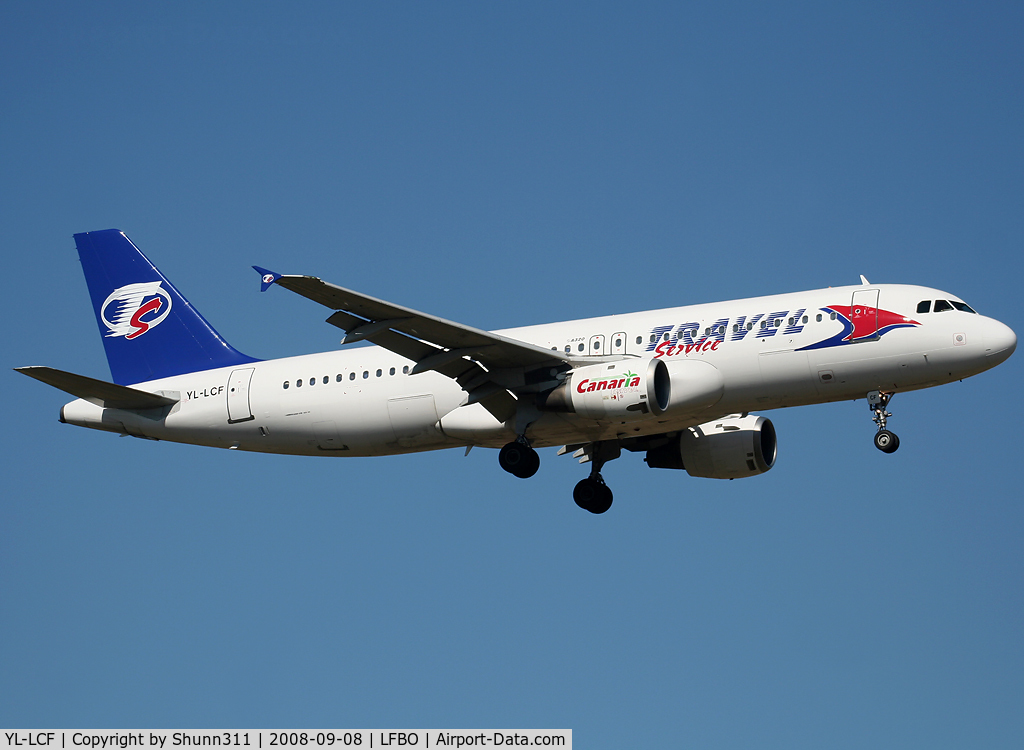 YL-LCF, 1993 Airbus A320-212 C/N 446, Landing rwy 14R