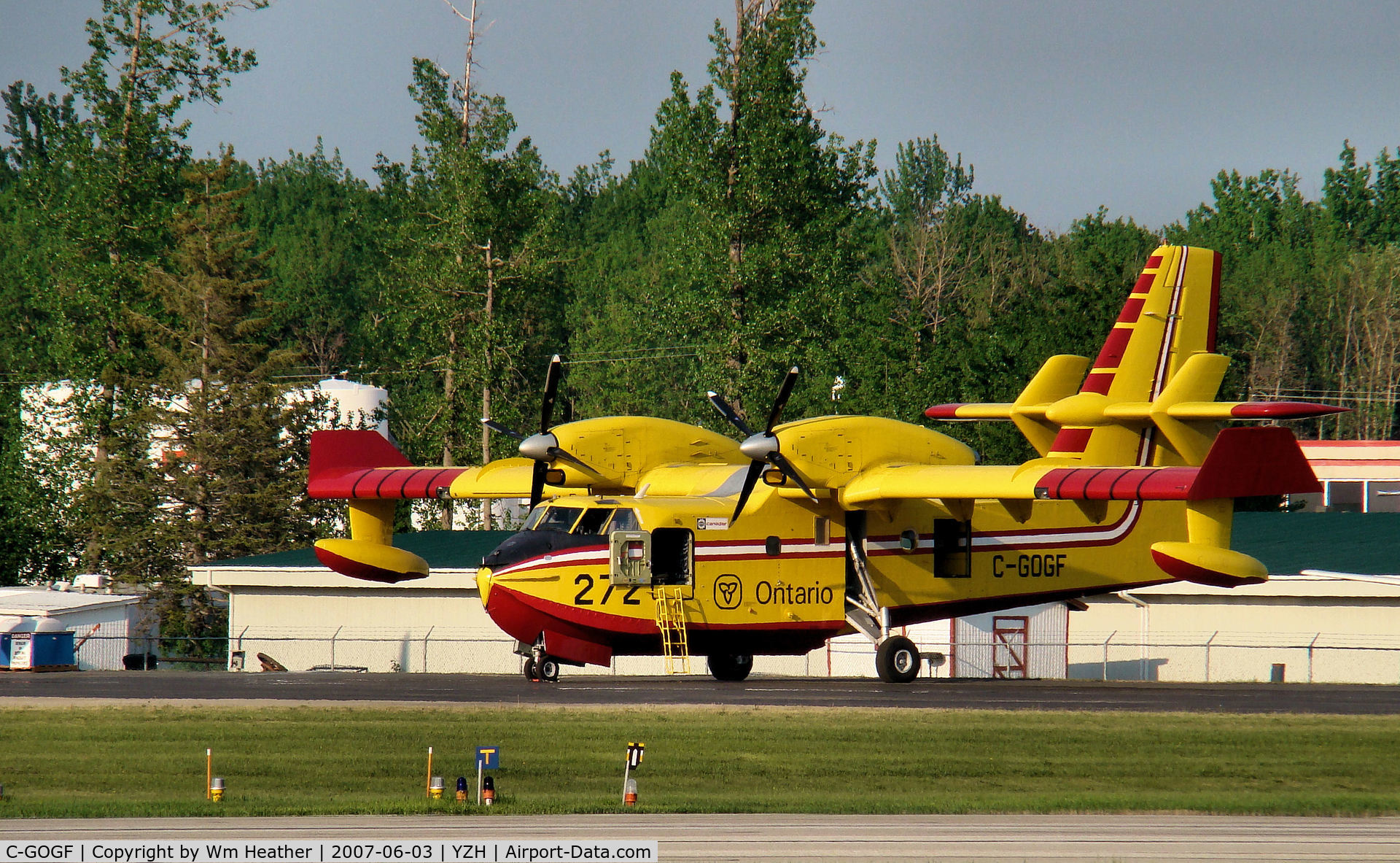 C-GOGF, 1997 Canadair CL-215-6B11 CL-415 C/N 2032, Waiting to go