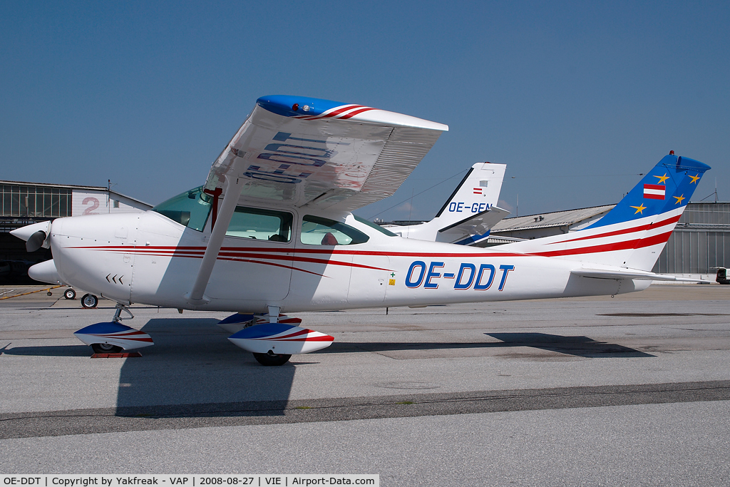 OE-DDT, Cessna 182K Skylane C/N 18257779, Cessna 182