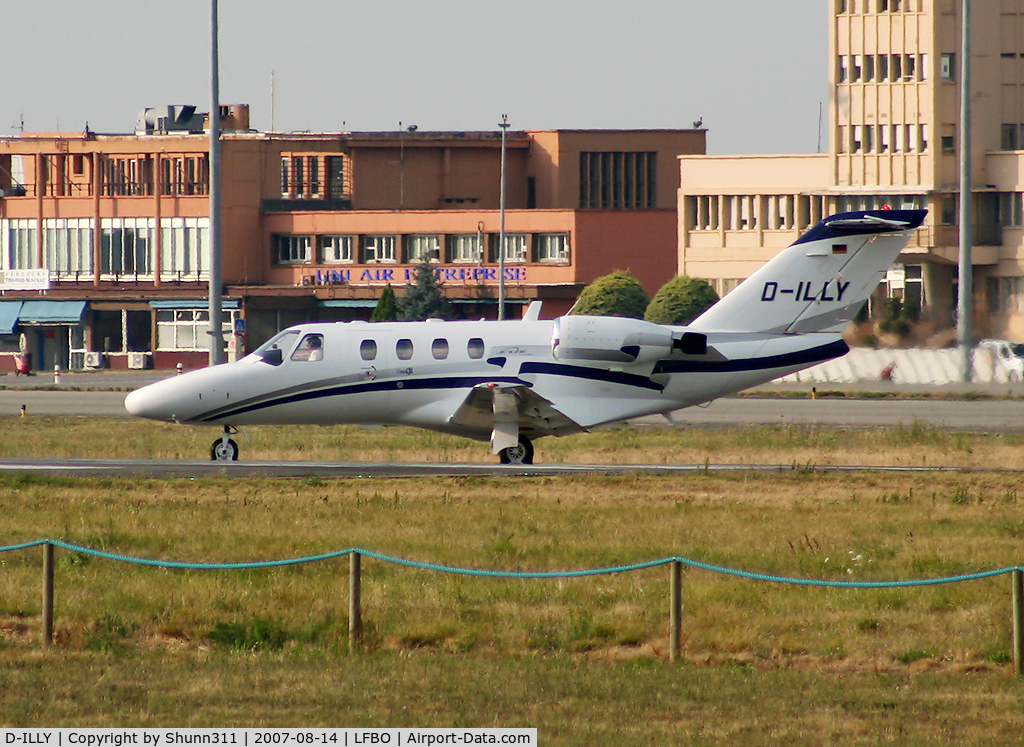 D-ILLY, 2001 Cessna 525 CitationJet CJ1 C/N 525-0442, Line up rwy 32R for departure