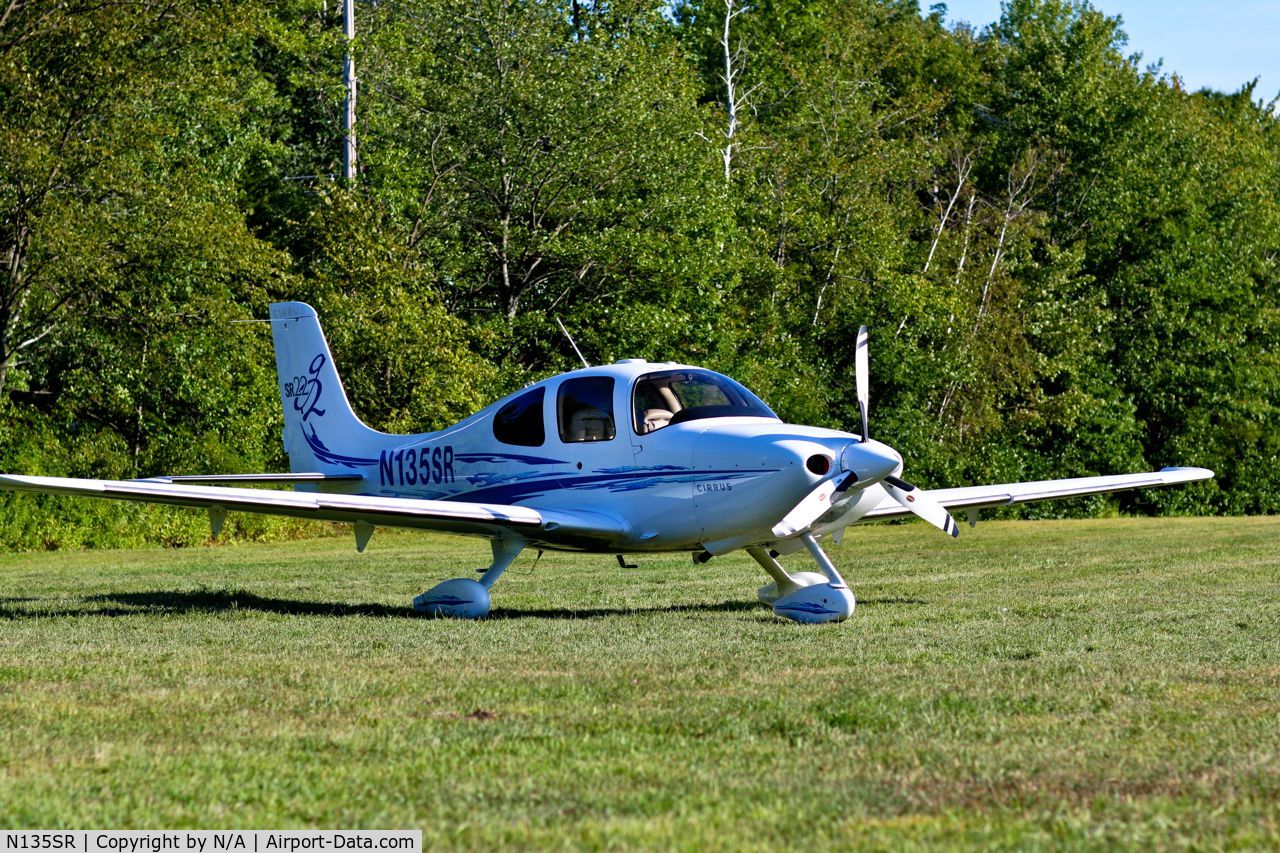 N135SR, 2006 Cirrus SR22 G2 C/N 1898, Aircraft at rest