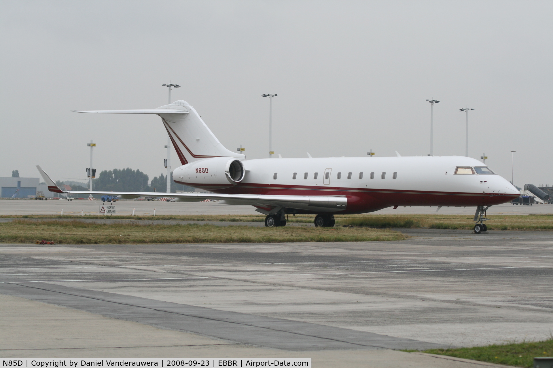 N85D, 2001 Bombardier BD-700-1A10 Global Express C/N 9078, parked on General Aviation apron (Abelag)