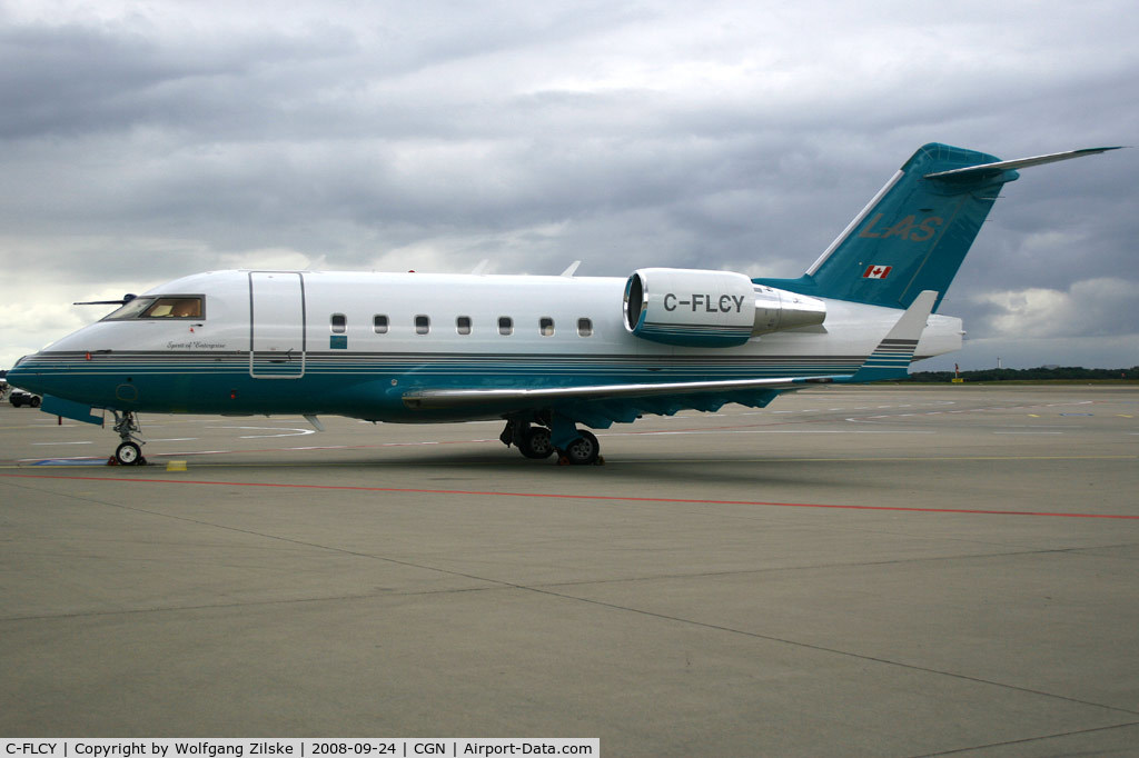 C-FLCY, 2001 Bombardier Challenger 604 (CL-600-2B16) C/N 5506, visitor