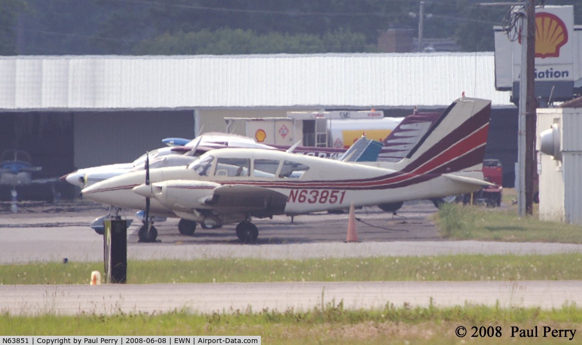 N63851, Piper PA-23-250 Aztec C/N 27-7854003, Across the way, nice swath on the tail too