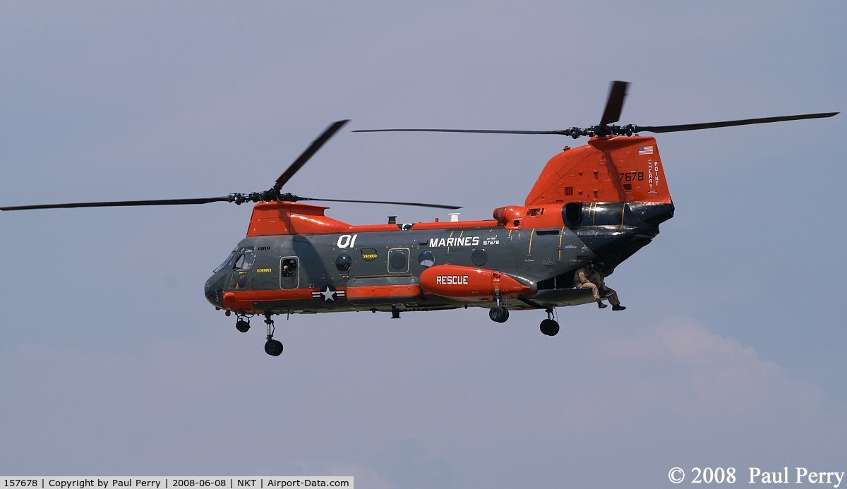 157678, Boeing Vertol HH-46E Sea Knight C/N 2577, Trolling in front of the crowd