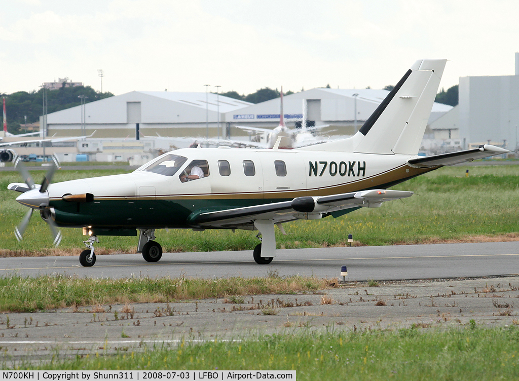 N700KH, 2002 Socata TBM-700 C/N 210, Rolling holding point rwy 32R for departure...