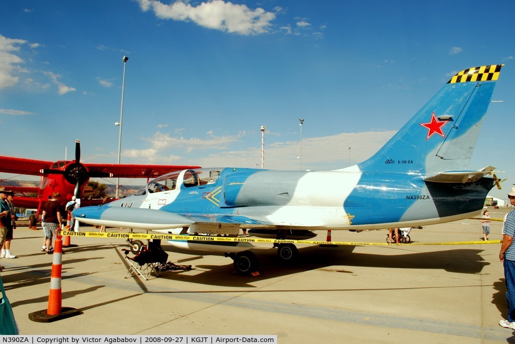 N390ZA, 1983 Aero L-39ZA Albatros C/N 332644, At Grand Junction Airshow.
