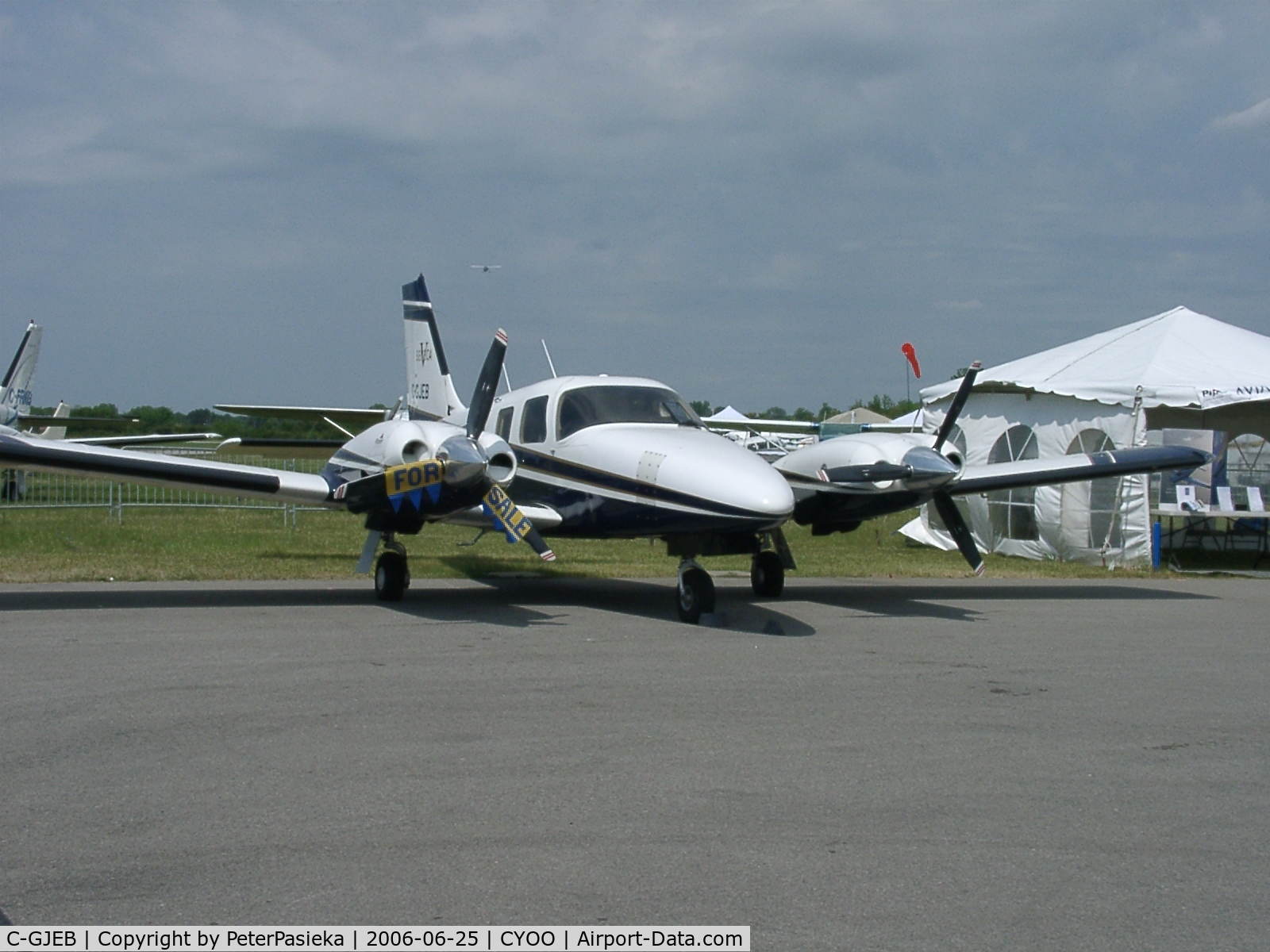 C-GJEB, 1998 Piper PA-34-220T C/N 34-49064, @ Oshawa Airport