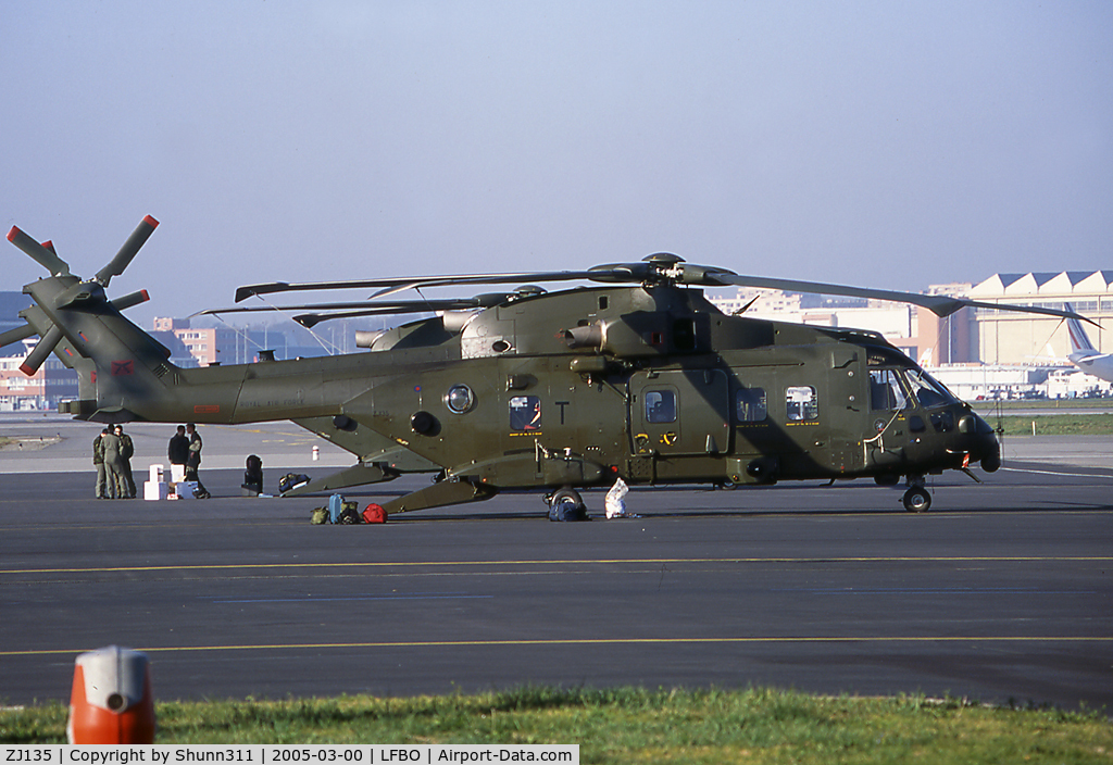 ZJ135, Westland Merlin HC.3 C/N 50187, Parked at the General Aviation area and waiting his departure...