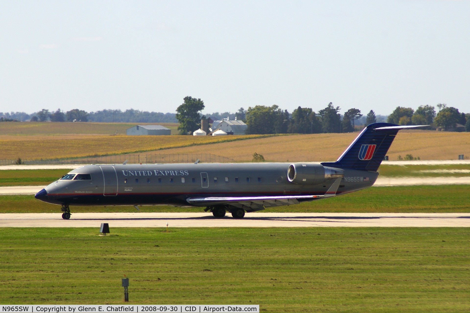 N965SW, 2003 Bombardier CRJ-200ER (CL-600-2B19) C/N 7871, Back-taxiing on Runway 31 after landing