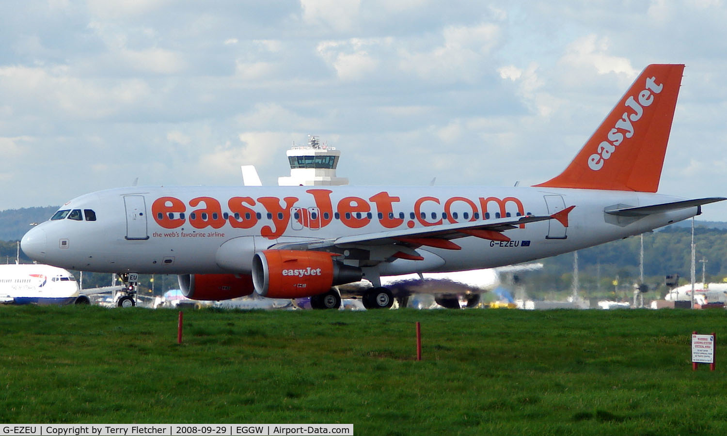 G-EZEU, 2004 Airbus A319-111 C/N 2283, Easyjet A319  at London Gatwick