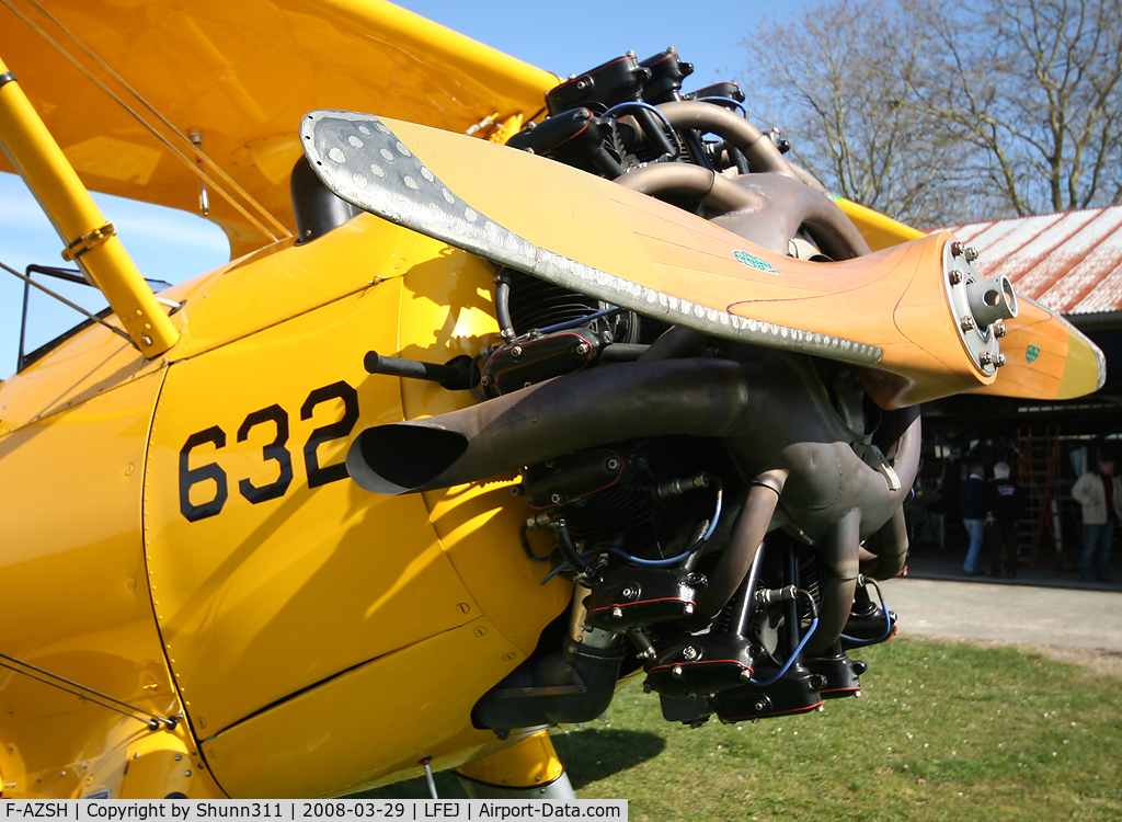 F-AZSH, 1943 Boeing A75N1 C/N 75-8726, View of the engine and the propeller...