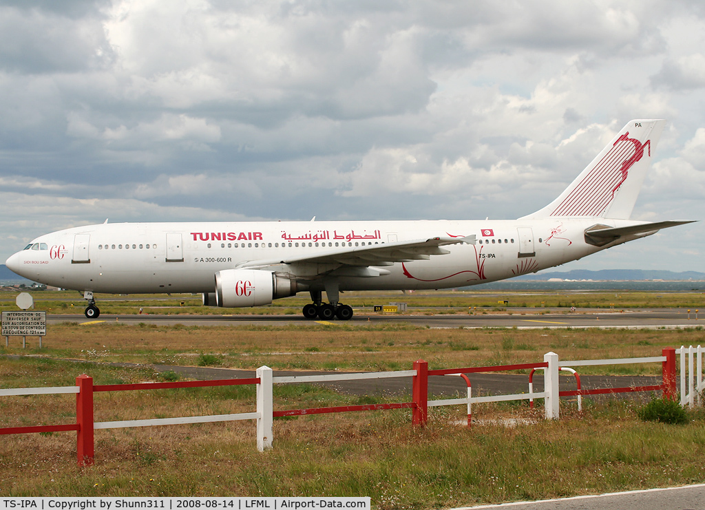 TS-IPA, 1990 Airbus A300B4-605R C/N 558, Lining up rwy 32R for departure...