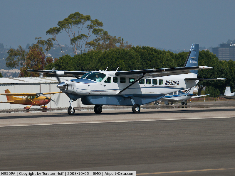 N950PA, 2004 Cessna 208B Grand Caravan C/N 208B-1063, N950PA departing on RWY 21