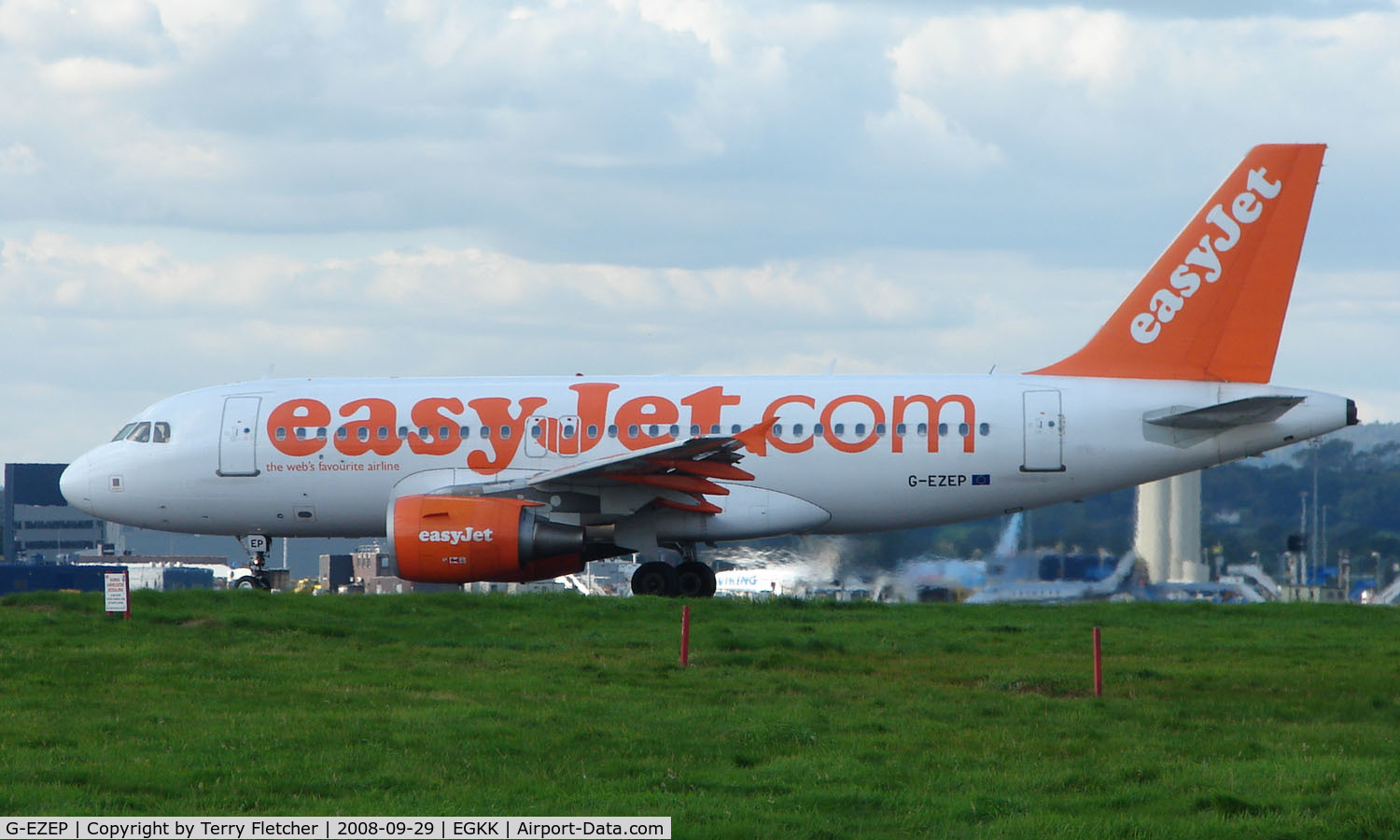 G-EZEP, 2004 Airbus A319-111 C/N 2251, Easyjet A319  at London Gatwick