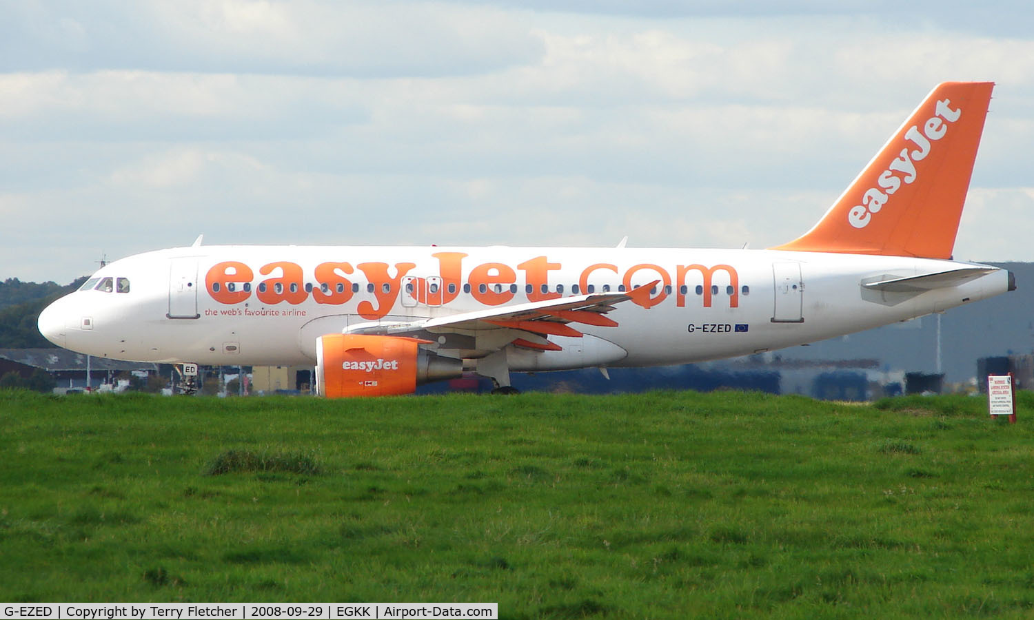 G-EZED, 2004 Airbus A319-111 C/N 2170, Easyjet A319  at London Gatwick
