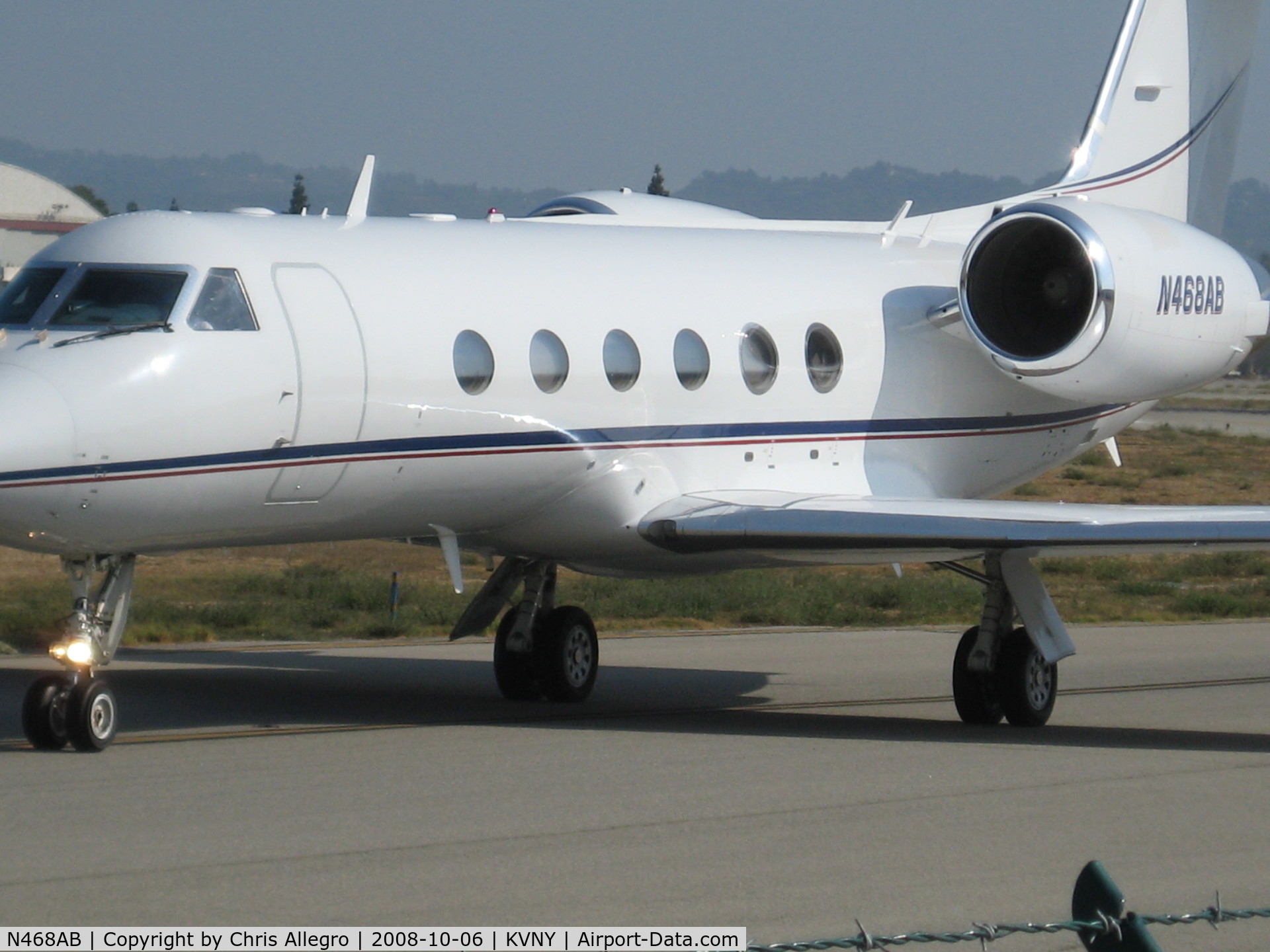 N468AB, 2002 Gulfstream Aerospace G-IV C/N 1477, Taxiing to Maguire North