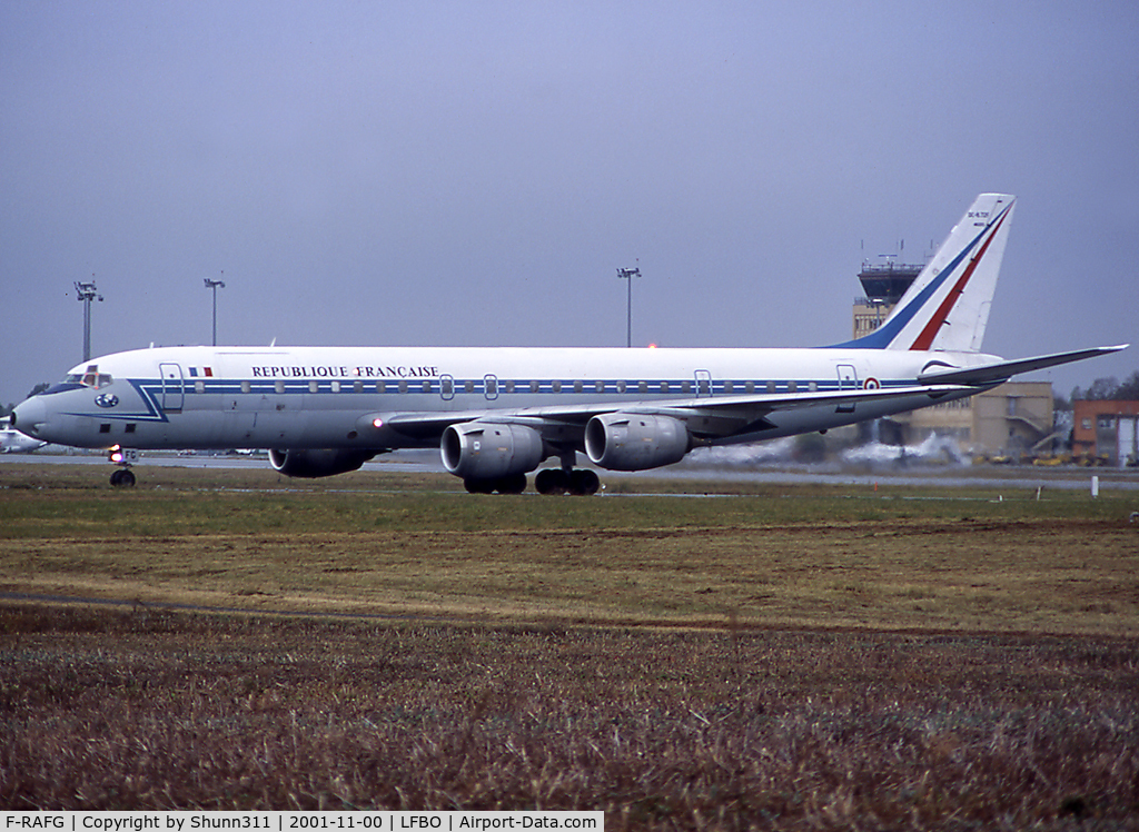 F-RAFG, 1968 Douglas DC-8-62CF C/N 46013, Lining up rwy 32R for departure... Additional 'Republique Française' titles...