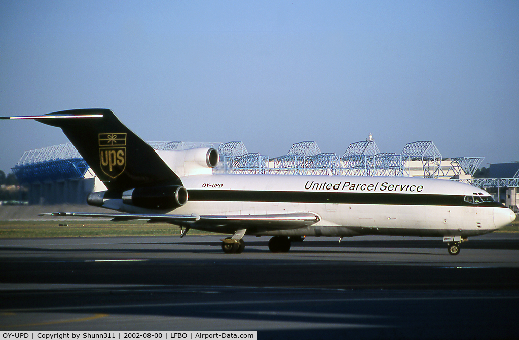 OY-UPD, 1966 Boeing 727-22C C/N 19103, Arriving and going to the parking...