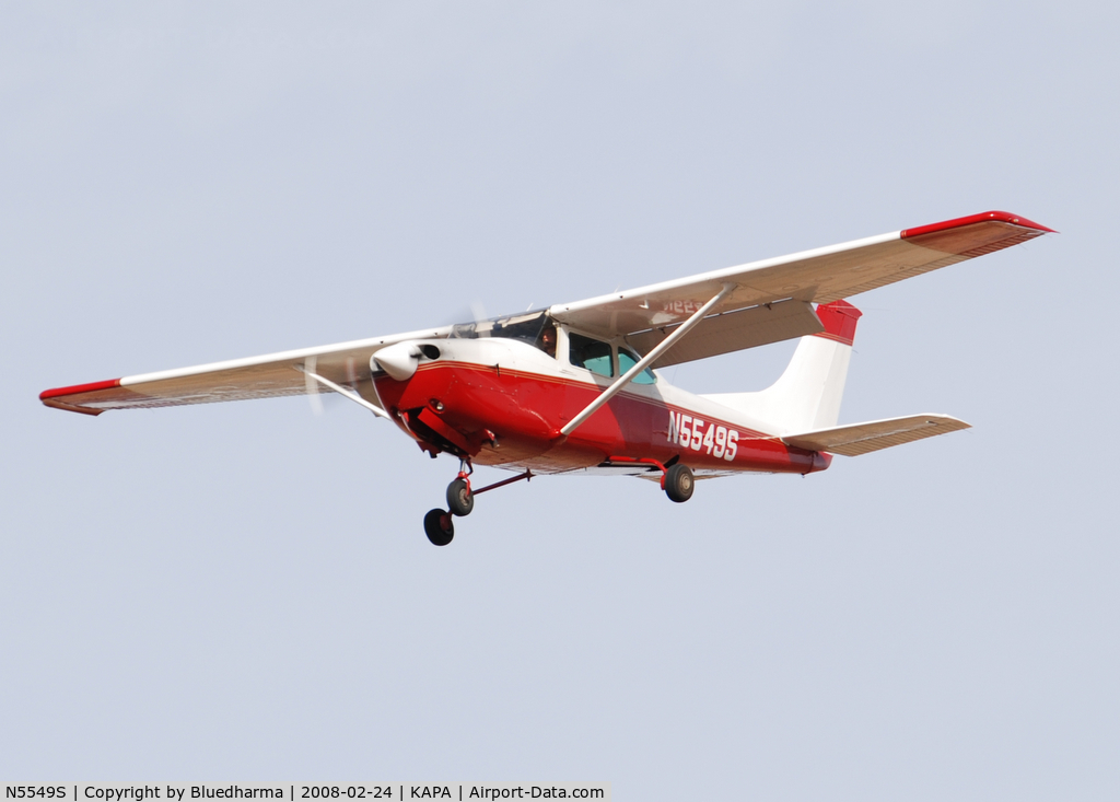 N5549S, Cessna R182 Skylane RG C/N R18201607, On approach to 17L.