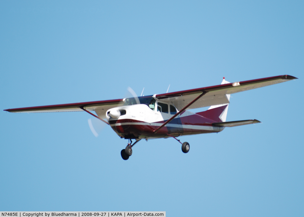 N7485E, 1960 Cessna 210 C/N 57185, On approach to 17L.