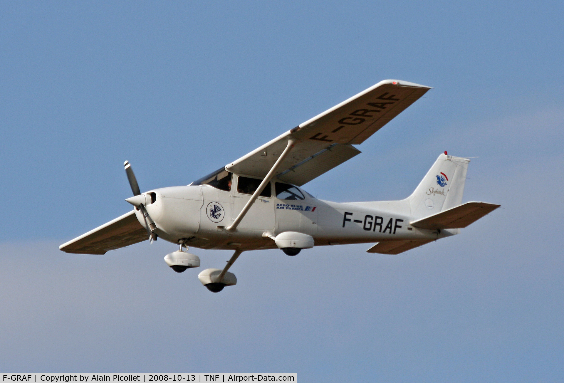 F-GRAF, Cessna 172R C/N 172-80232, landing