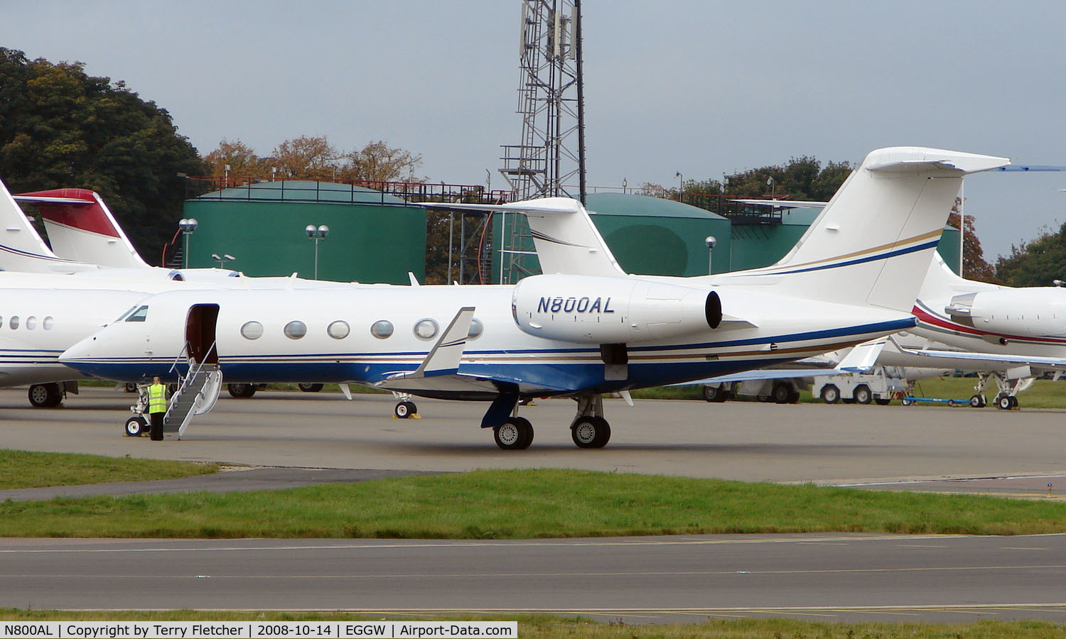 N800AL, 2007 Gulfstream Aerospace GIV-X C/N 4087, Gulfstream G450 at Luton