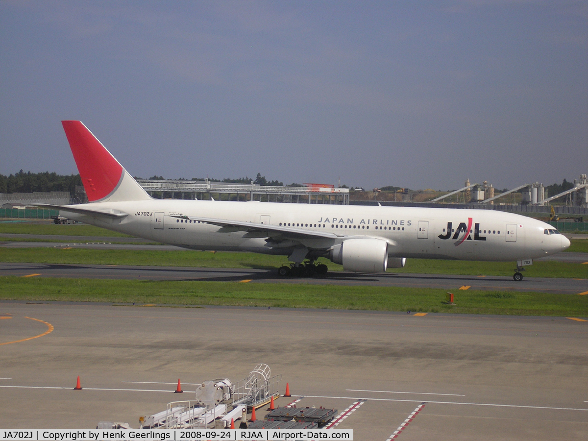 JA702J, 2002 Boeing 777-246/ER C/N 32890, JAL , Narita
