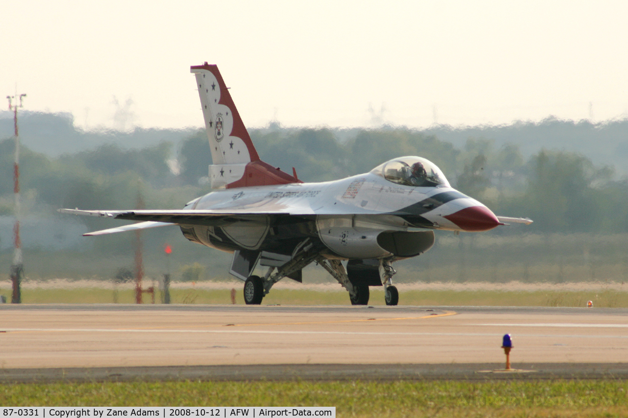 87-0331, General Dynamics F-16C Fighting Falcon C/N 5C-592, Thunderbird 2 at the 2008 Alliance Airshow