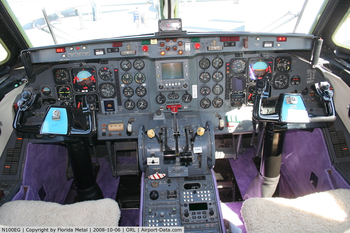 N100EG, 1969 Grumman G-159 Gulfstream 1 C/N 196, Cockpit of Gulfstream 1 at NBAA