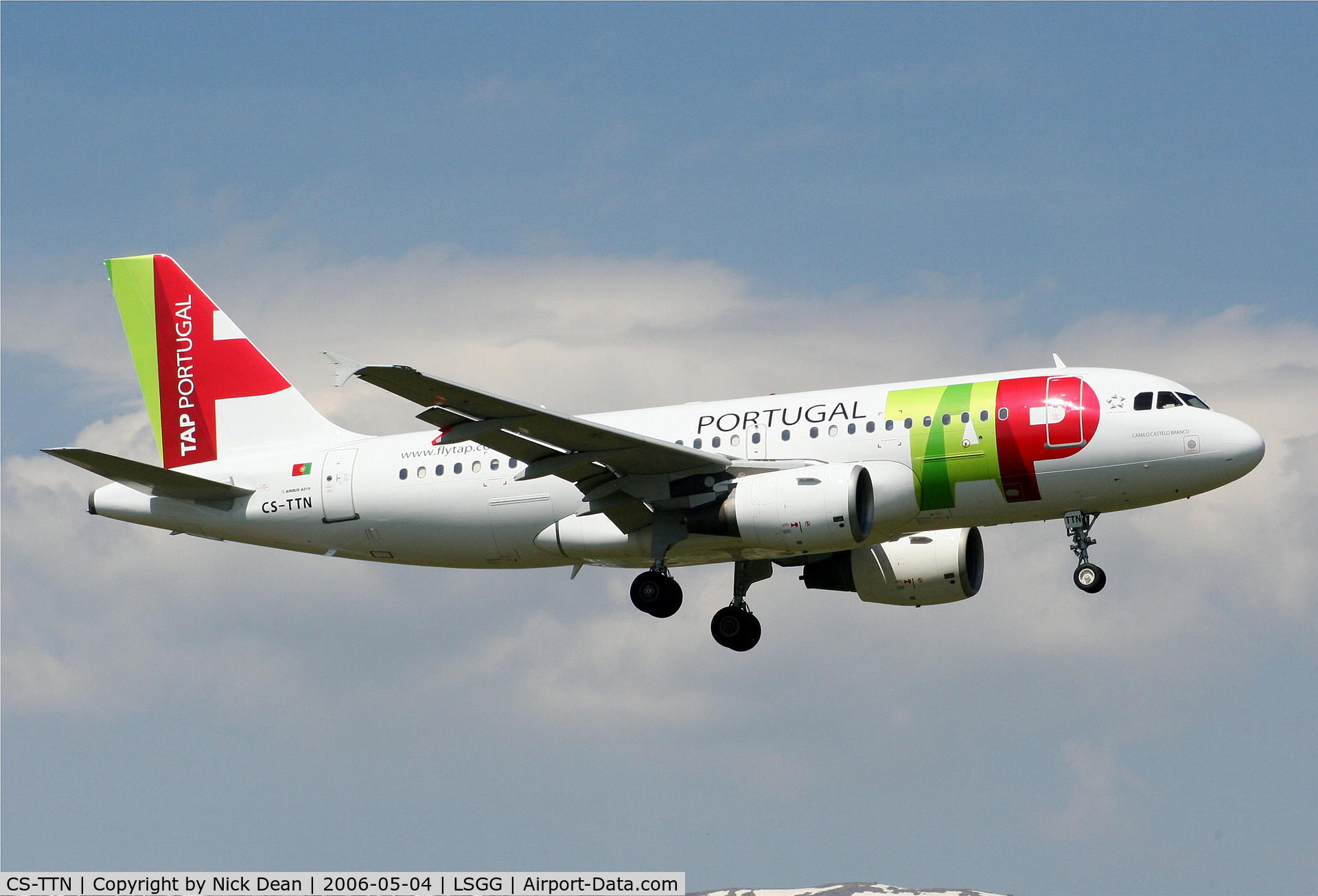 CS-TTN, 1999 Airbus A319-111 C/N 1120, LSGG