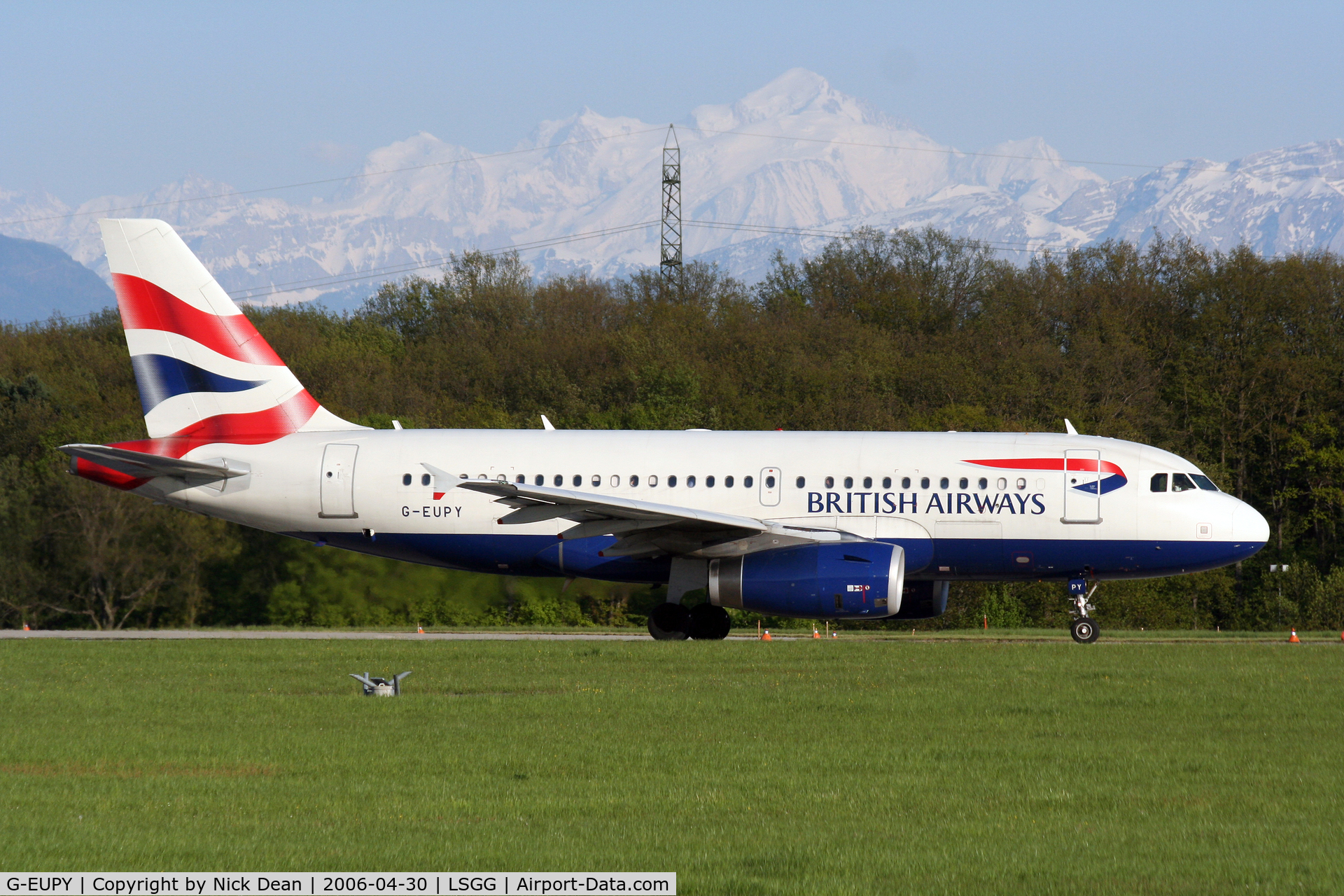 G-EUPY, 2001 Airbus A319-131 C/N 1466, Mont Blanc rising in the bckground