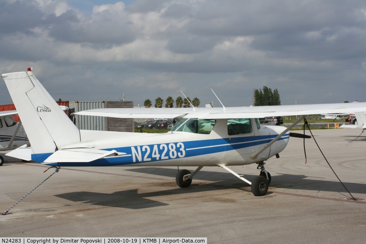 N24283, 1977 Cessna 152 C/N 15280193, /