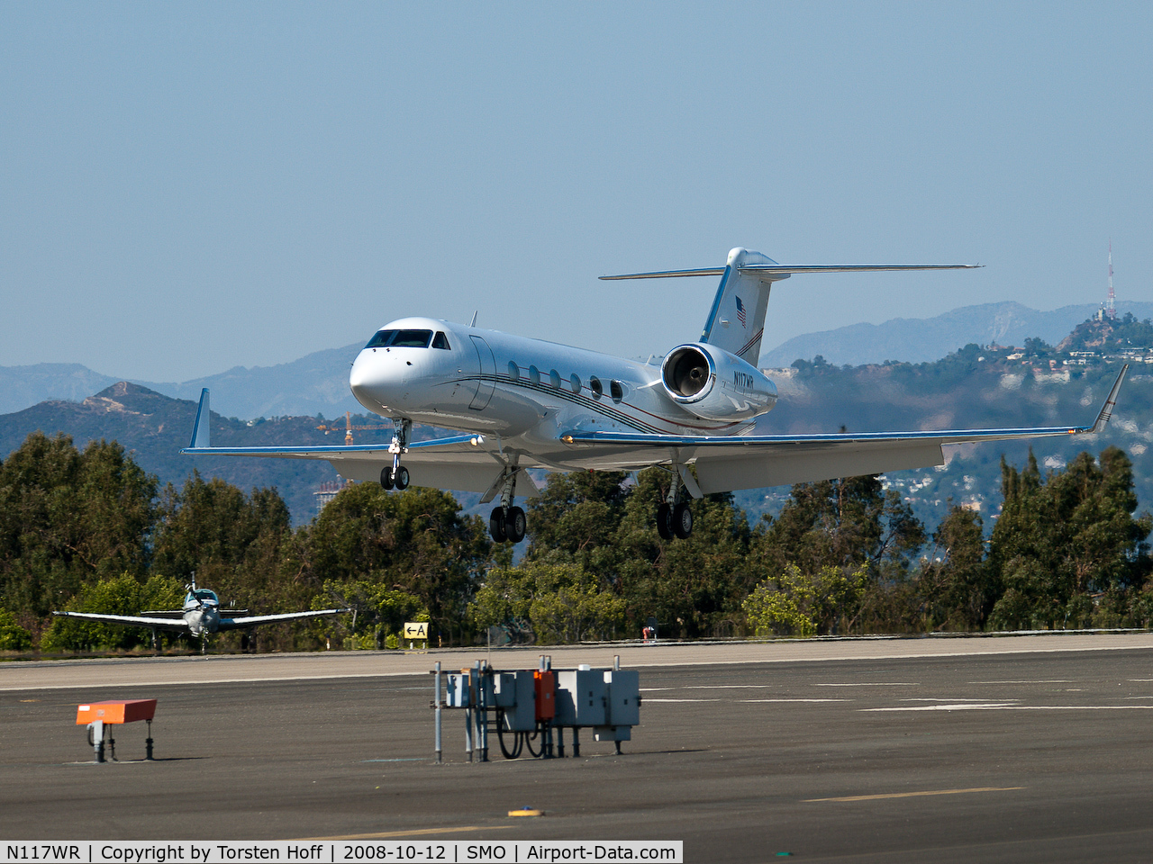 N117WR, 2005 Gulfstream Aerospace GIV-X (G350) C/N 4015, N117WR arriving on RWY 21